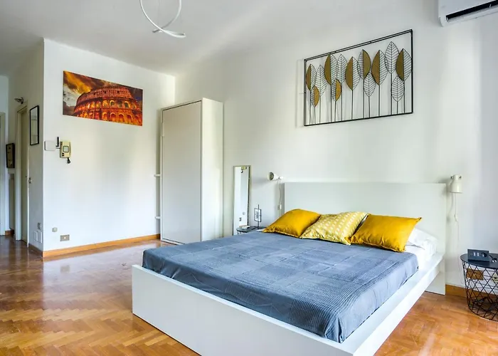Apartment Bright Old