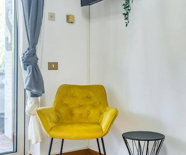 Bright Old Apartment *