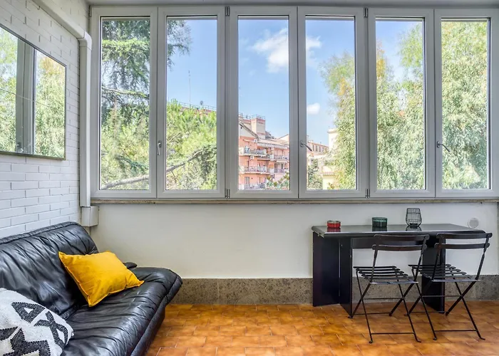 Apartment Bright Old